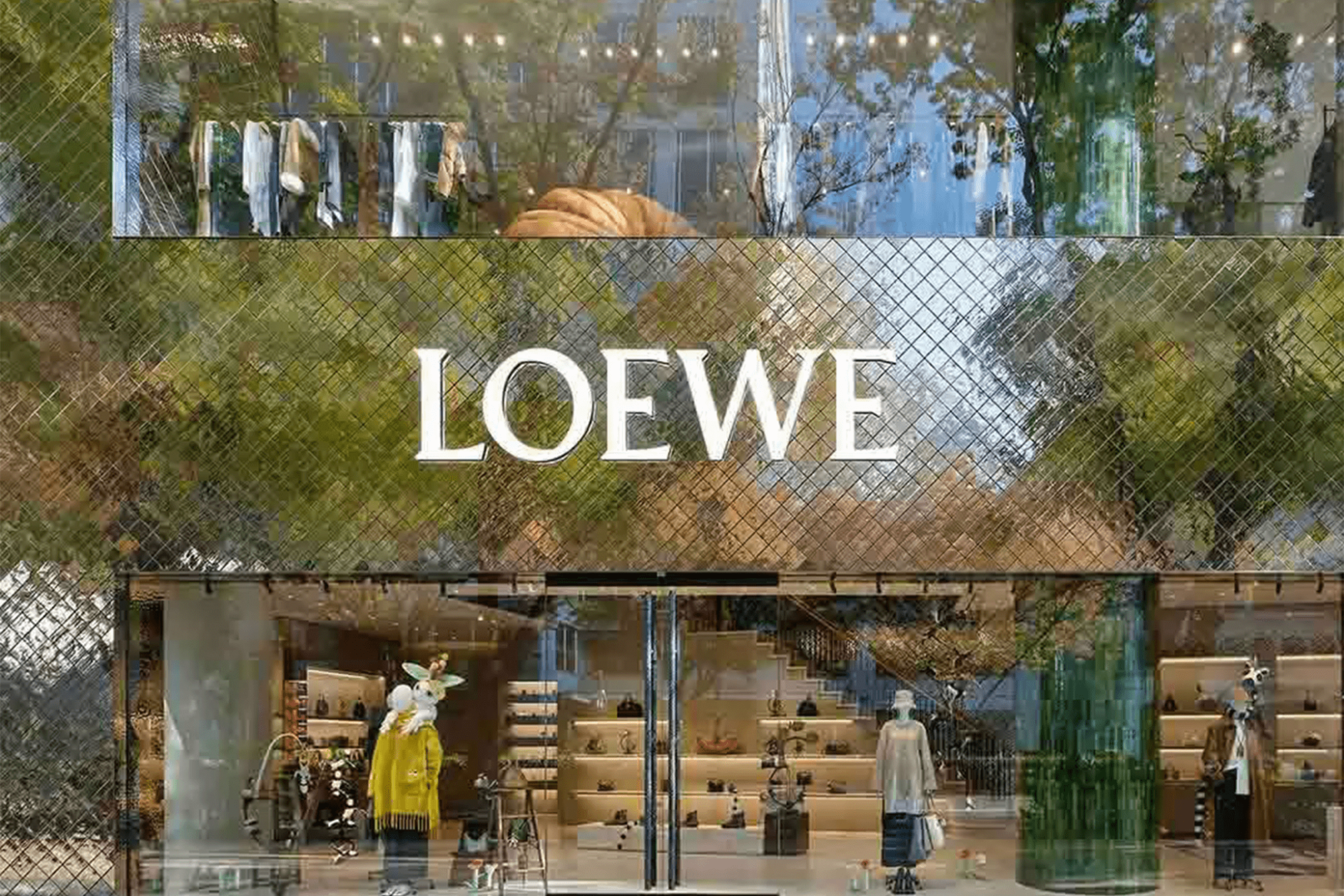 東京・表参道「LOEWE」旗艦店がリニューアルオープン！多彩な  